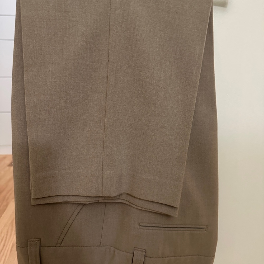 Daisy Fuentes Tan Women’s Capris size 6